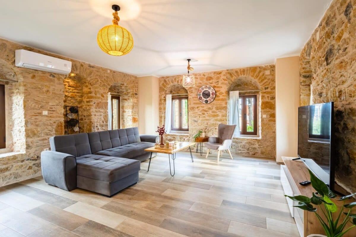 Mantineia Stone Villa-An Ethereal Getaway Megali Mantineia Экстерьер фото