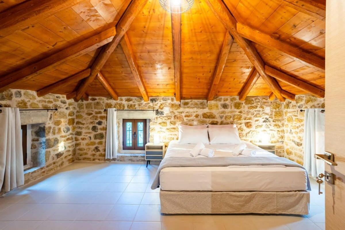 Mantineia Stone Villa-An Ethereal Getaway Megali Mantineia Экстерьер фото