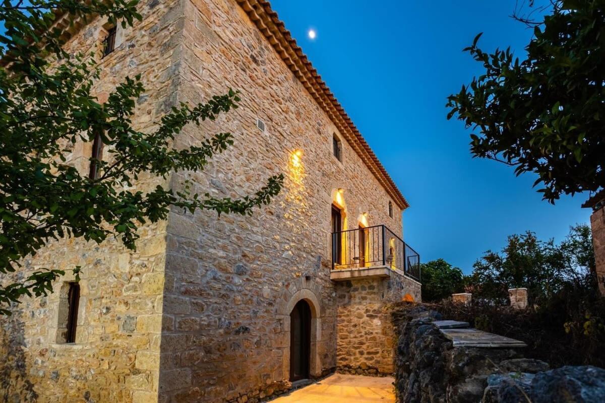 Mantineia Stone Villa-An Ethereal Getaway Megali Mantineia Экстерьер фото